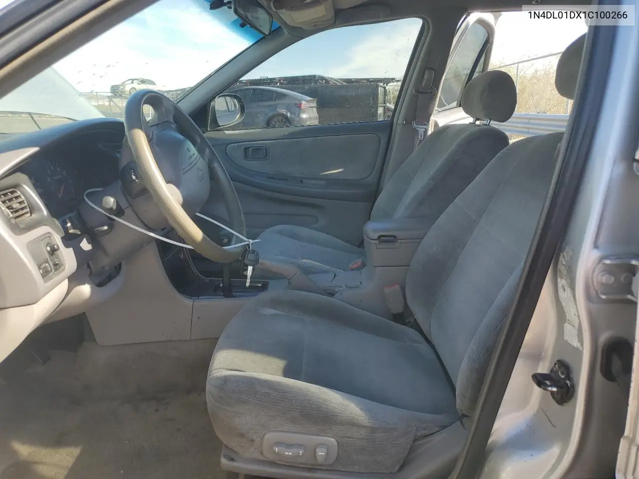 1N4DL01DX1C100266 2001 Nissan Altima Xe