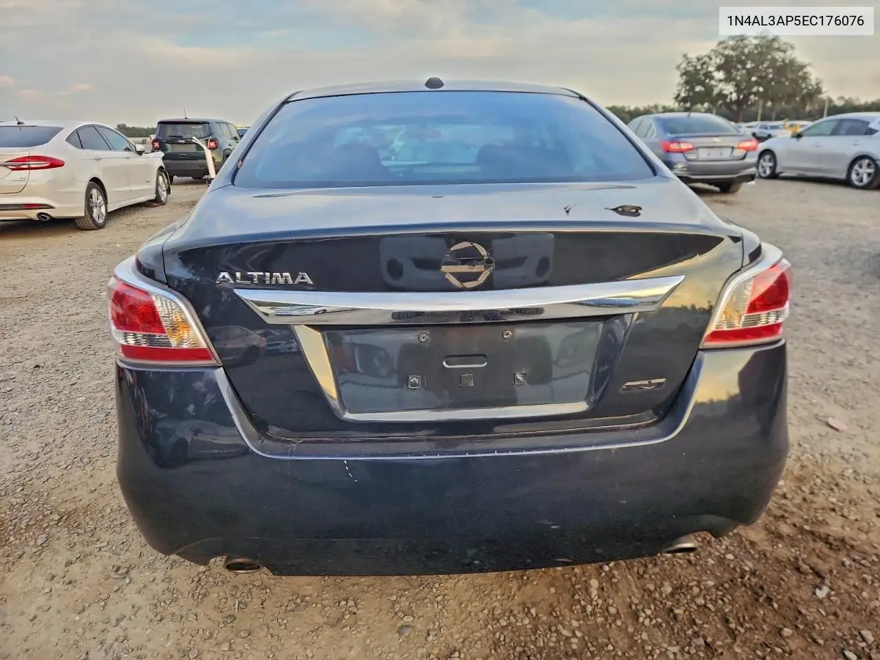 1N4AL3AP5EC176076 2014 Nissan Altima 2.5