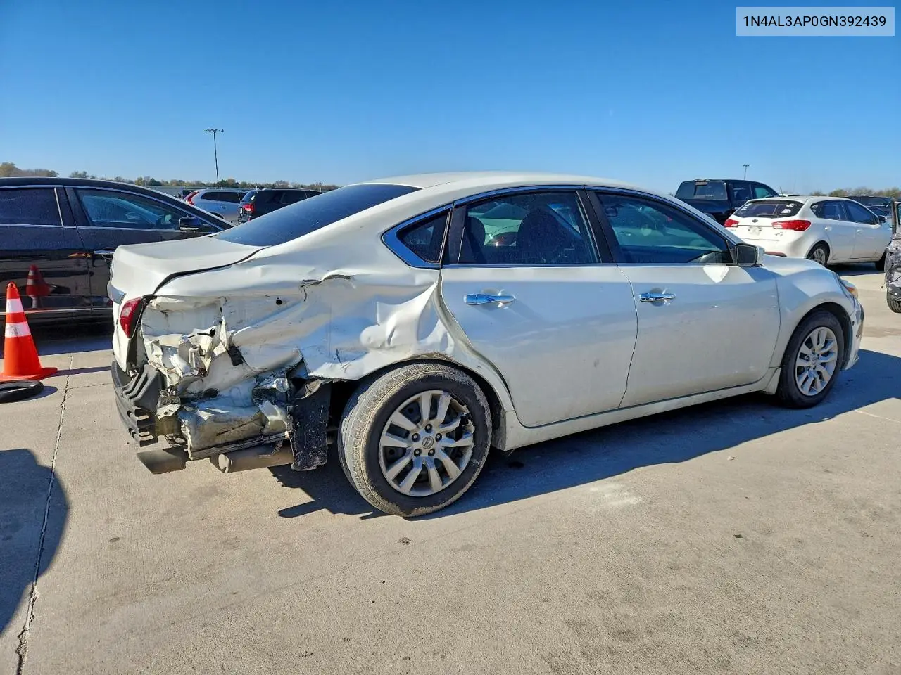 1N4AL3AP0GN392439 2016 Nissan Altima 2.5