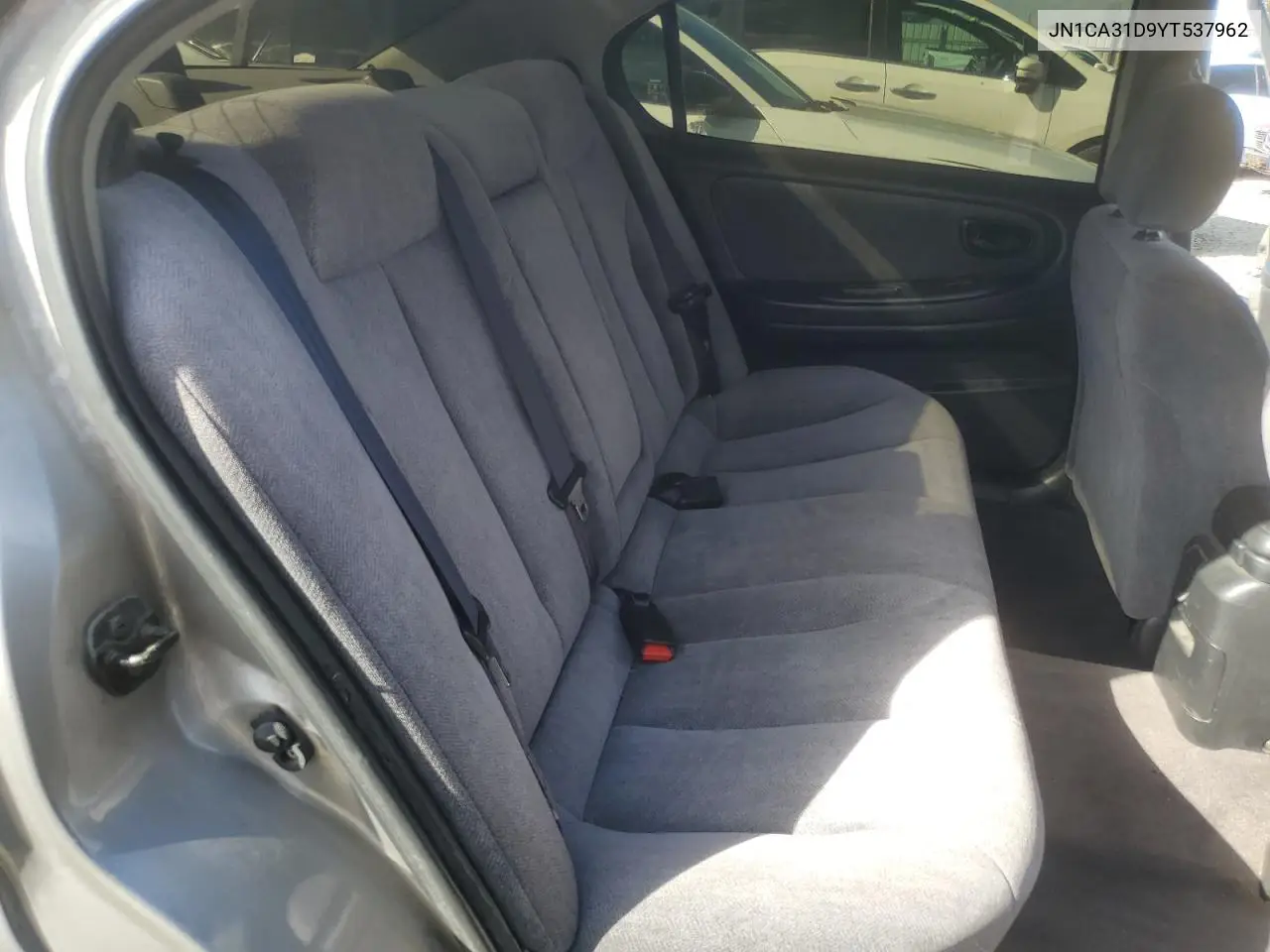JN1CA31D9YT537962 2000 Nissan Maxima Gle