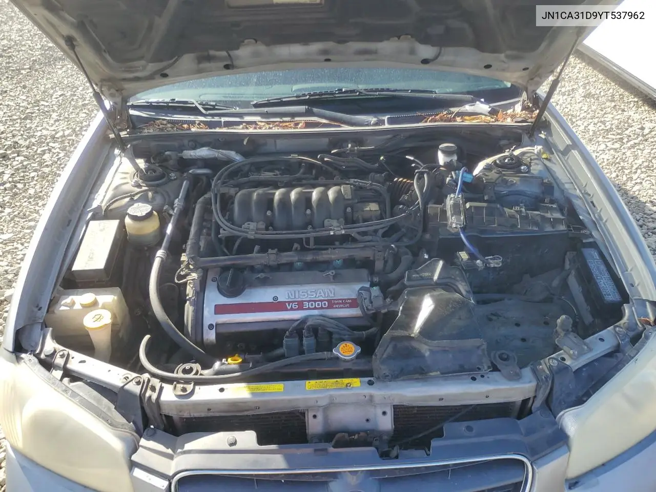 JN1CA31D9YT537962 2000 Nissan Maxima Gle