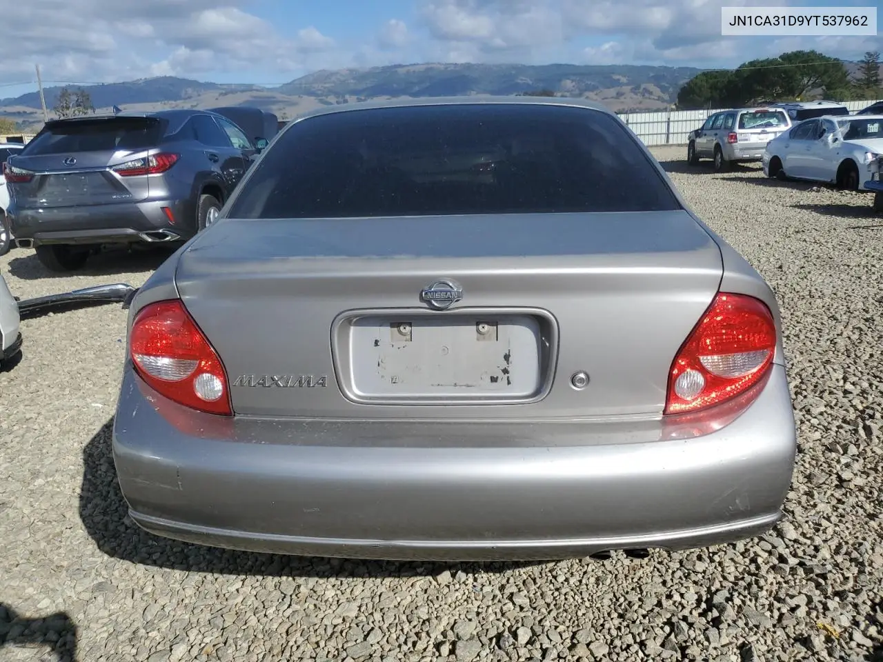 JN1CA31D9YT537962 2000 Nissan Maxima Gle
