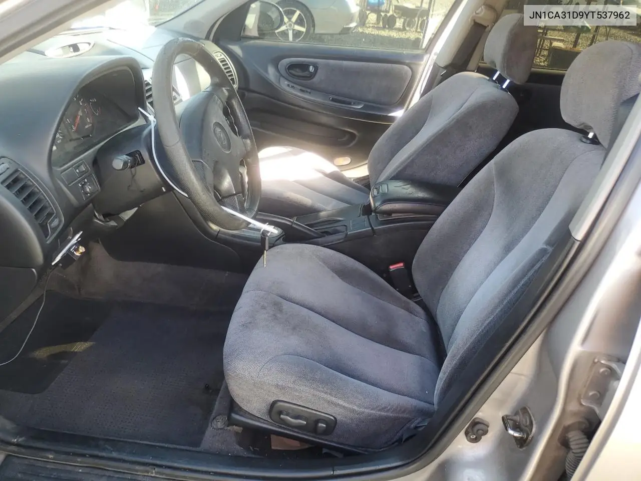 JN1CA31D9YT537962 2000 Nissan Maxima Gle