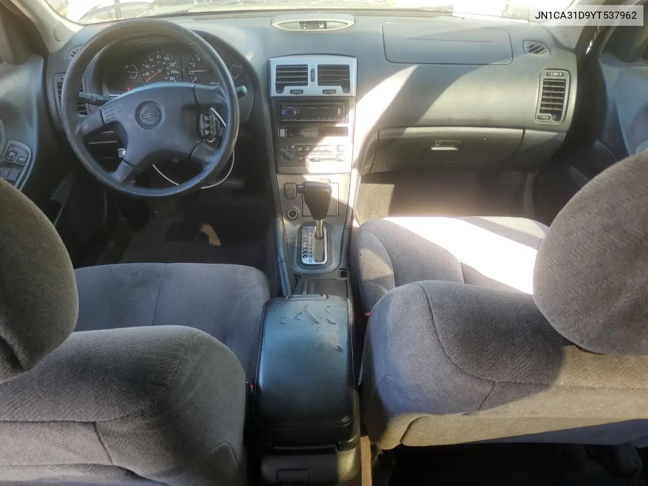 JN1CA31D9YT537962 2000 Nissan Maxima Gle