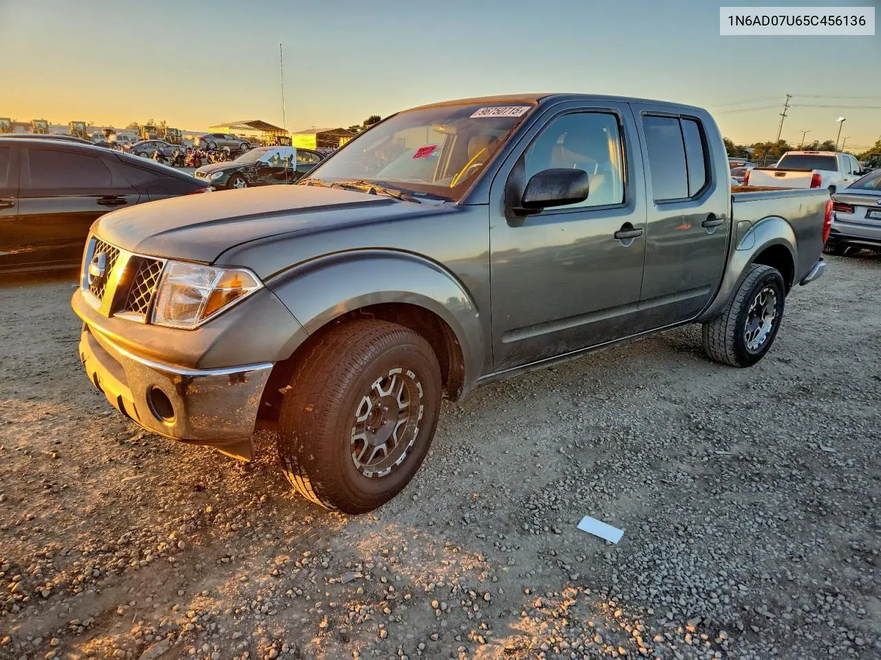 1N6AD07U65C456136 2005 Nissan Frontier Crew Cab Le