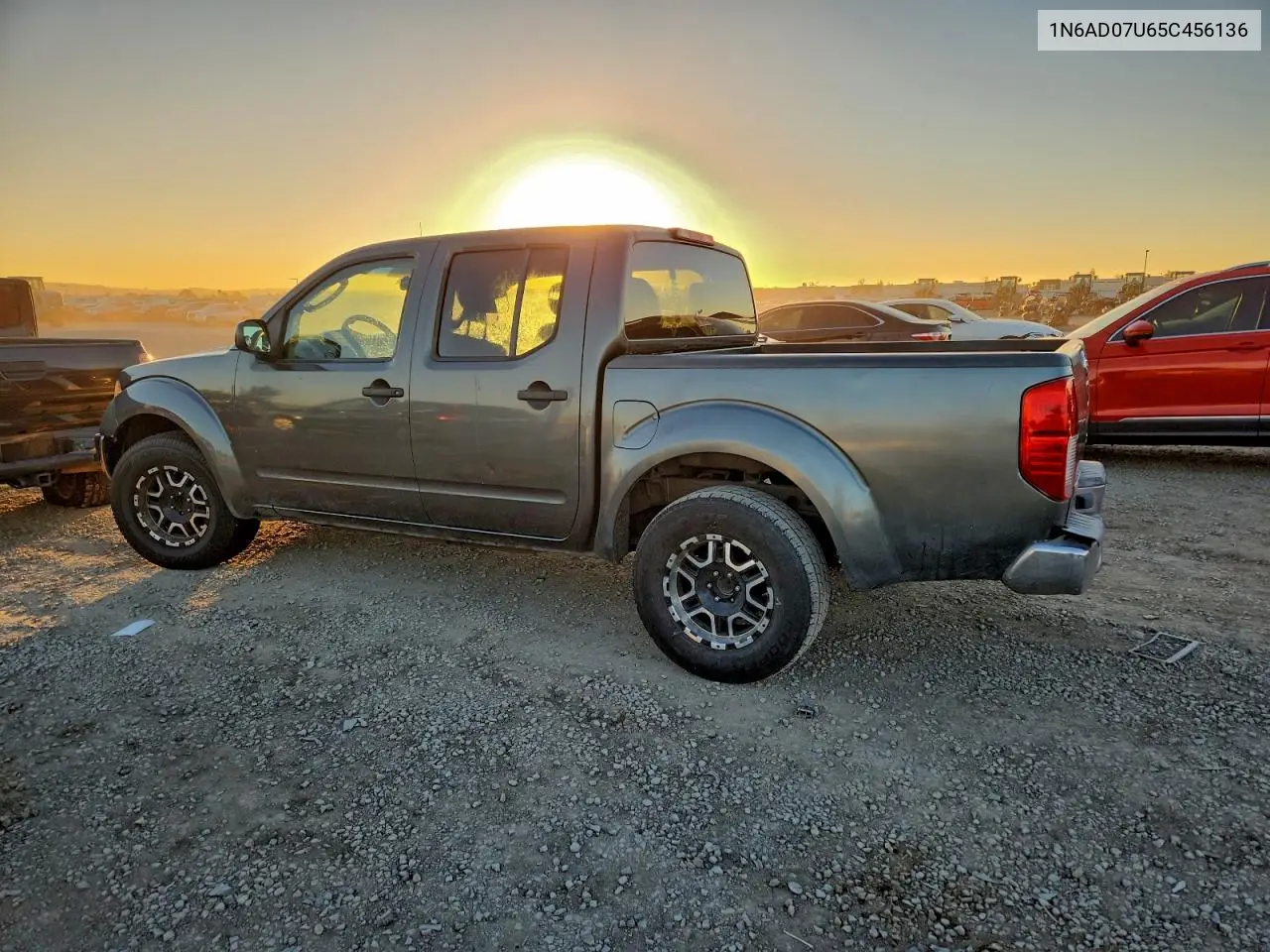 1N6AD07U65C456136 2005 Nissan Frontier Crew Cab Le