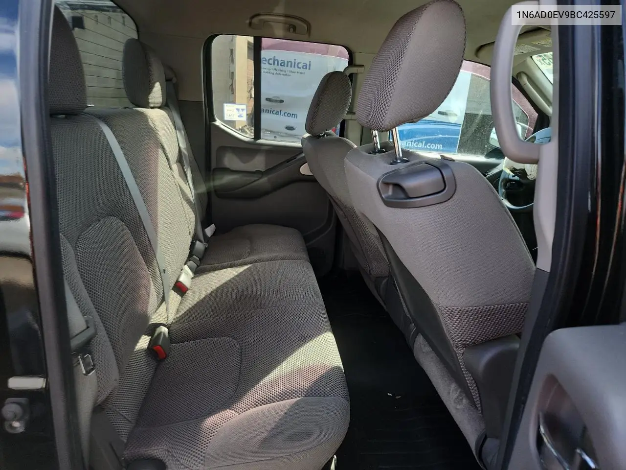 1N6AD0EV9BC425597 2011 Nissan Frontier S