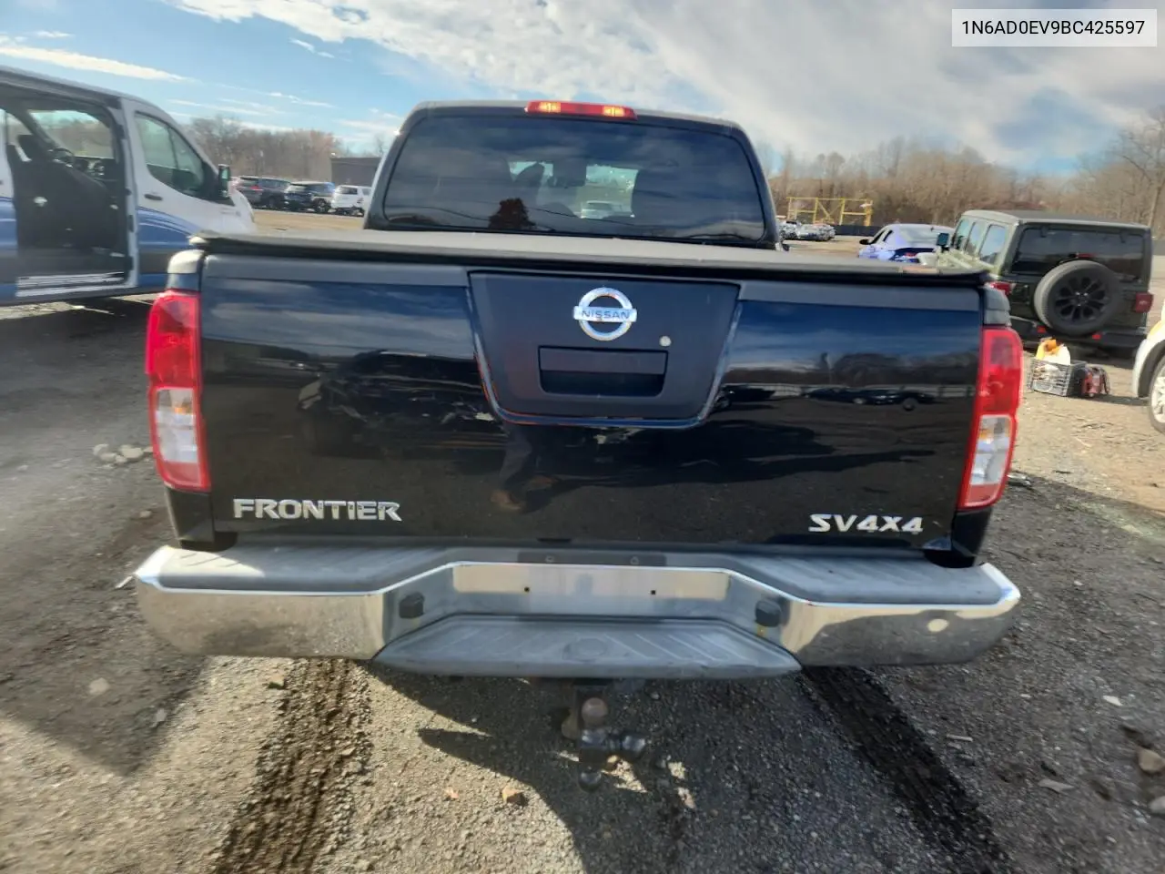 1N6AD0EV9BC425597 2011 Nissan Frontier S