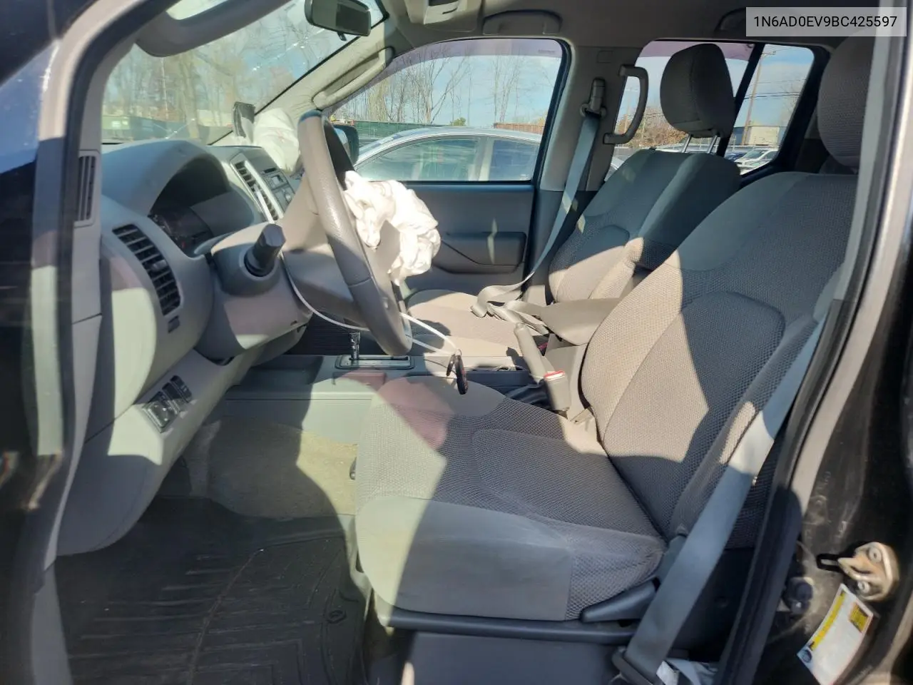 1N6AD0EV9BC425597 2011 Nissan Frontier S