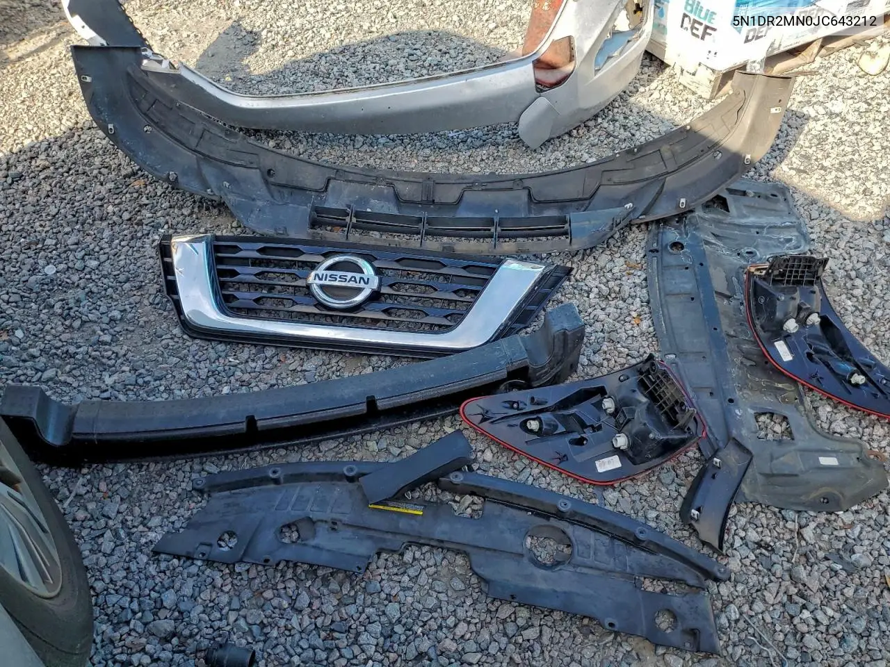 5N1DR2MN0JC643212 2018 Nissan Pathfinder S
