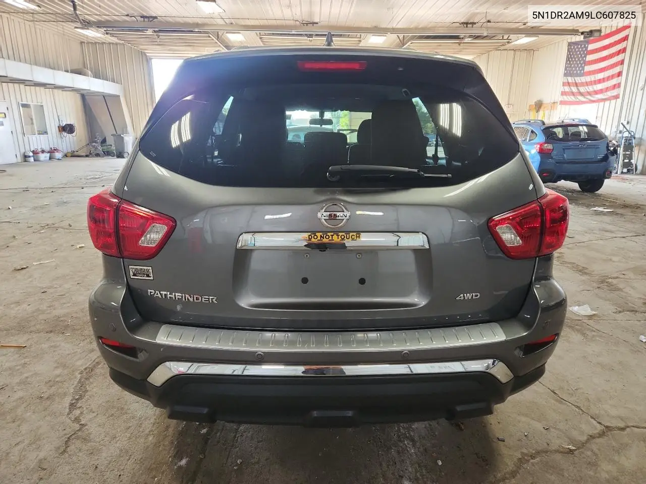 5N1DR2AM9LC607825 2020 Nissan Pathfinder S