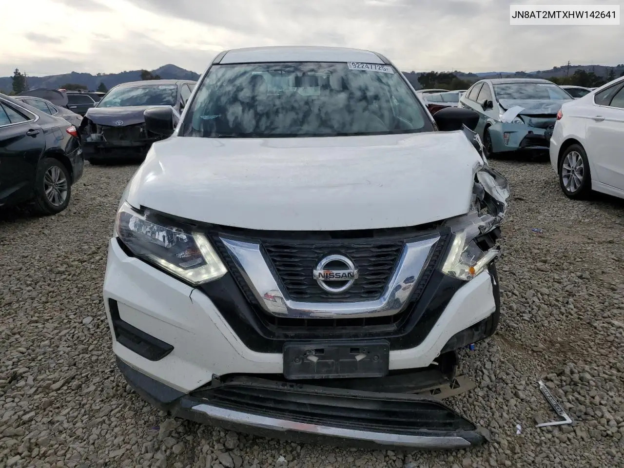 JN8AT2MTXHW142641 2017 Nissan Rogue S