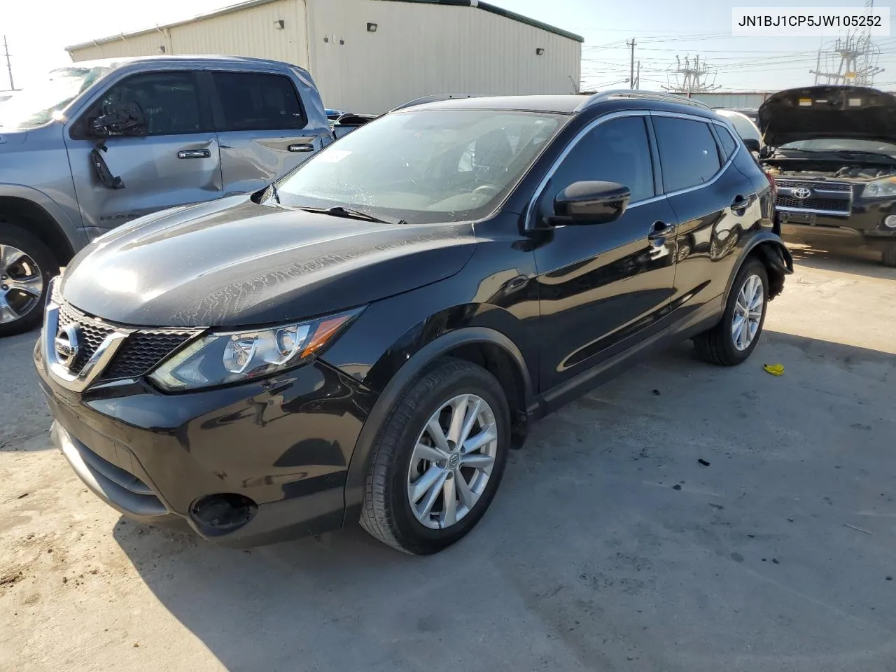 JN1BJ1CP5JW105252 2018 Nissan Rogue Sport S