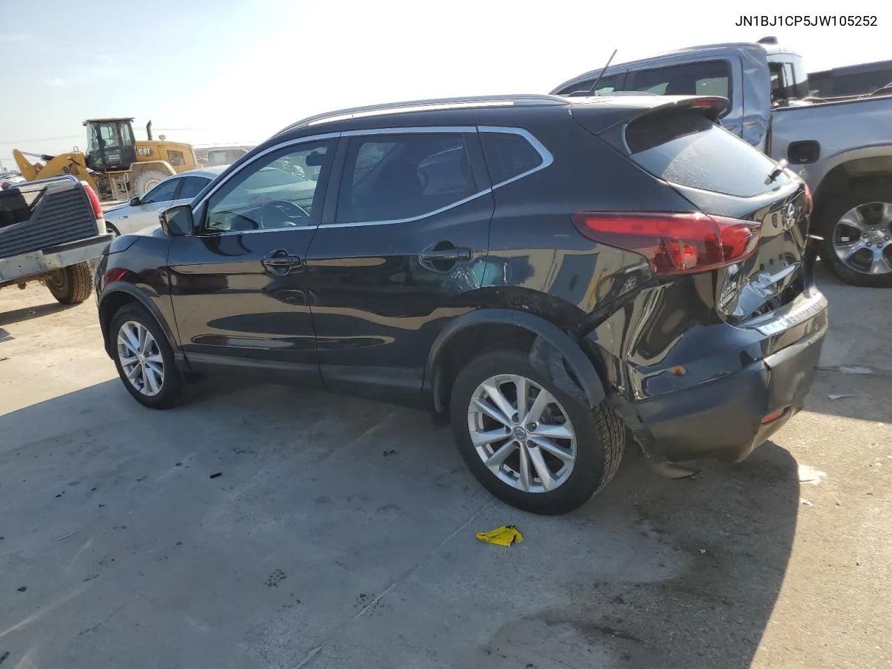 JN1BJ1CP5JW105252 2018 Nissan Rogue Sport S