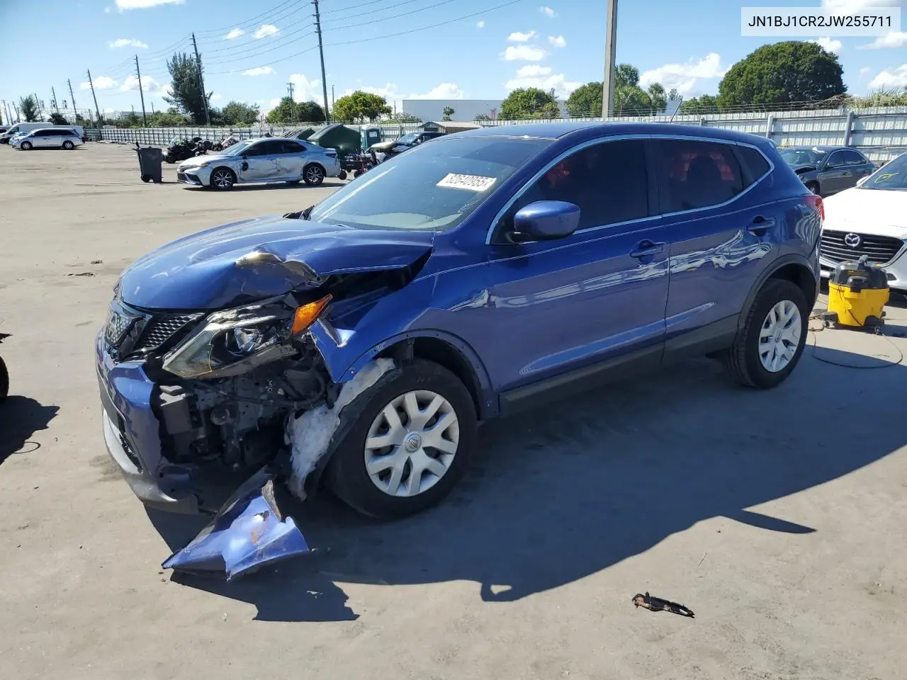 JN1BJ1CR2JW255711 2018 Nissan Rogue Sport S