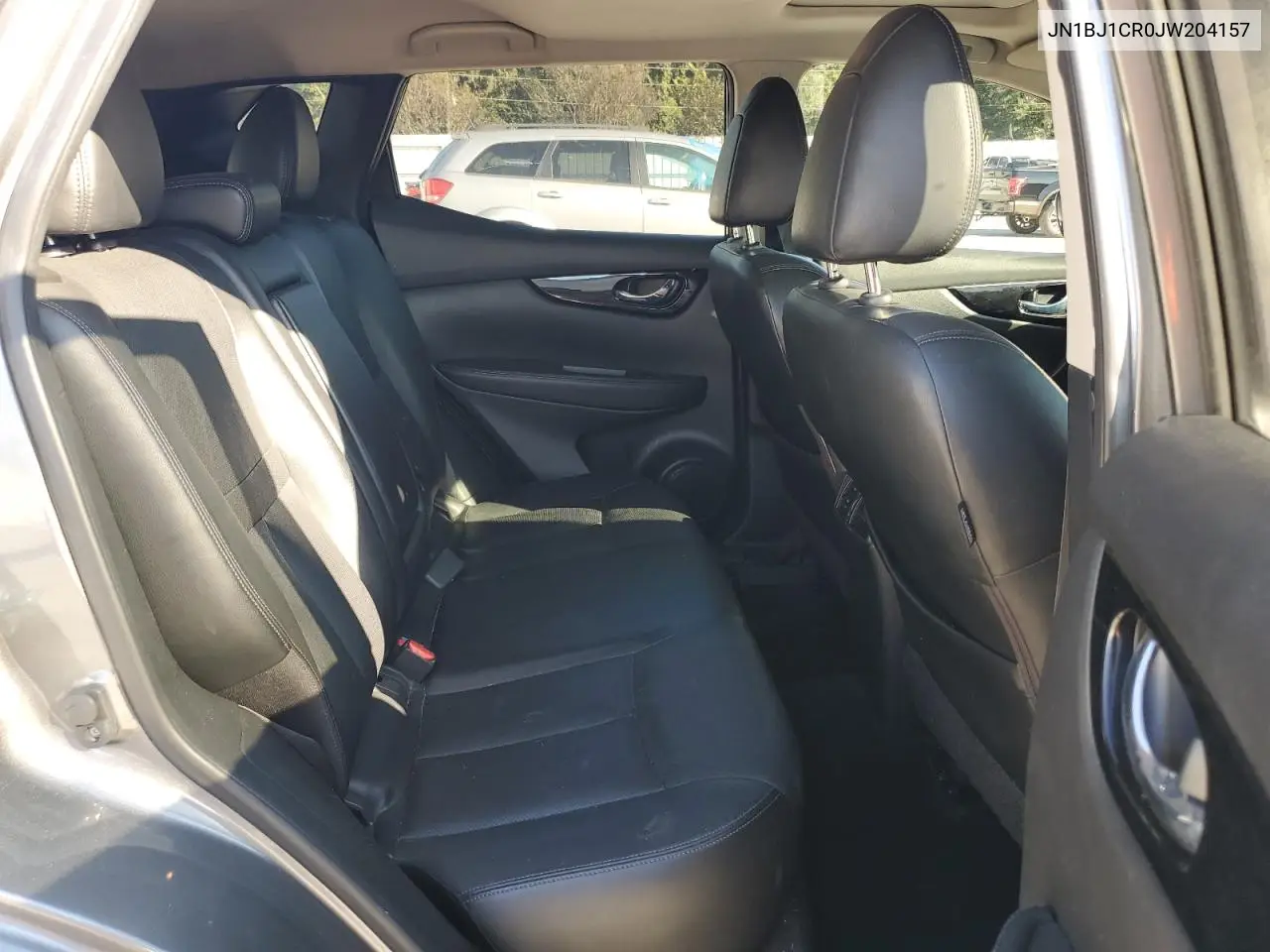 JN1BJ1CR0JW204157 2018 Nissan Rogue Sport S