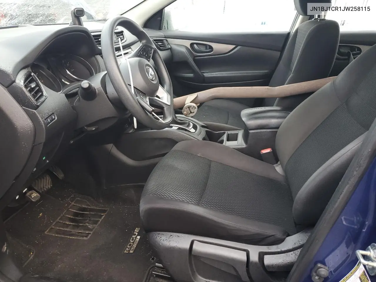 JN1BJ1CR1JW258115 2018 Nissan Rogue Sport S