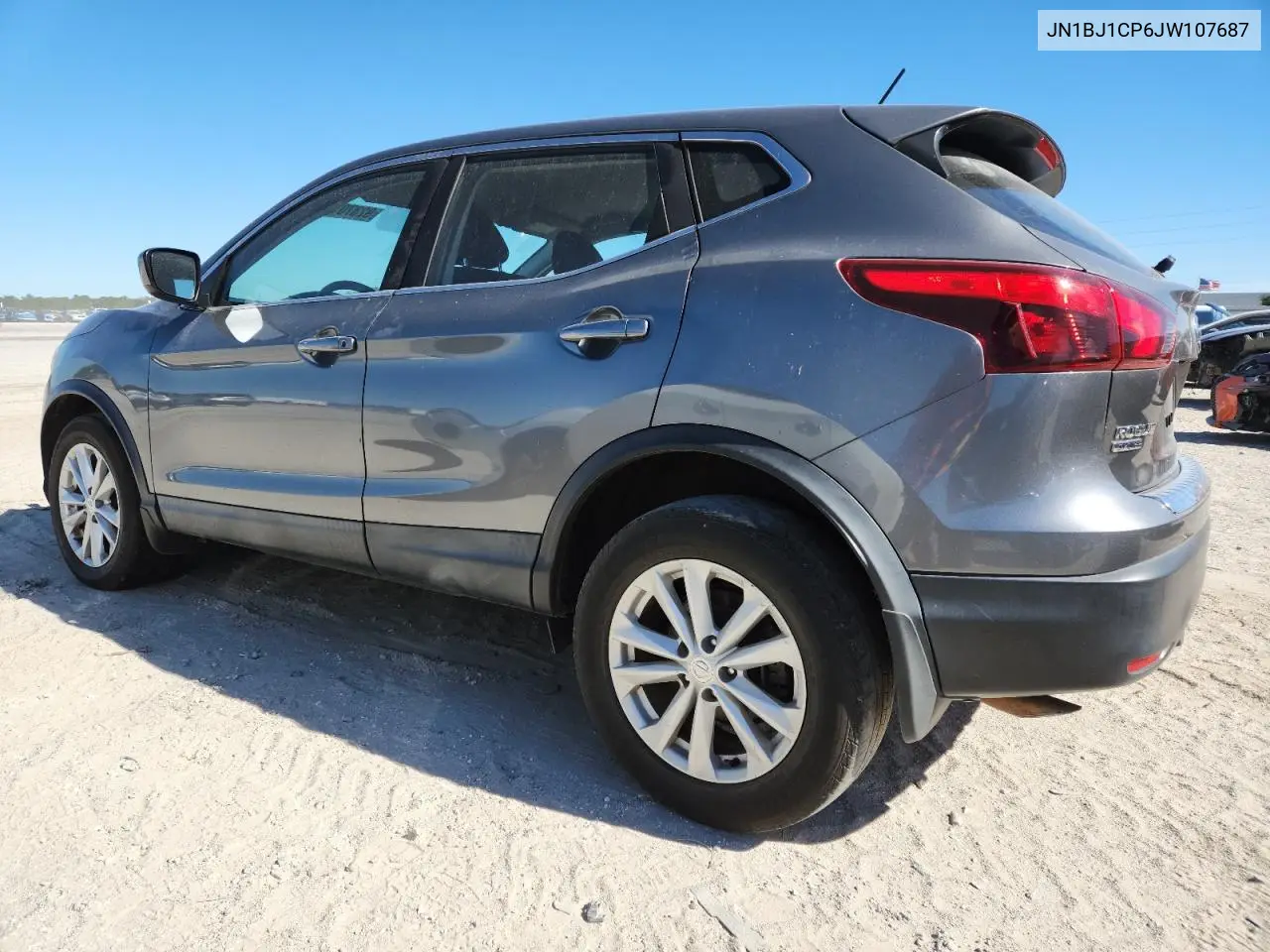 JN1BJ1CP6JW107687 2018 Nissan Rogue Sport S