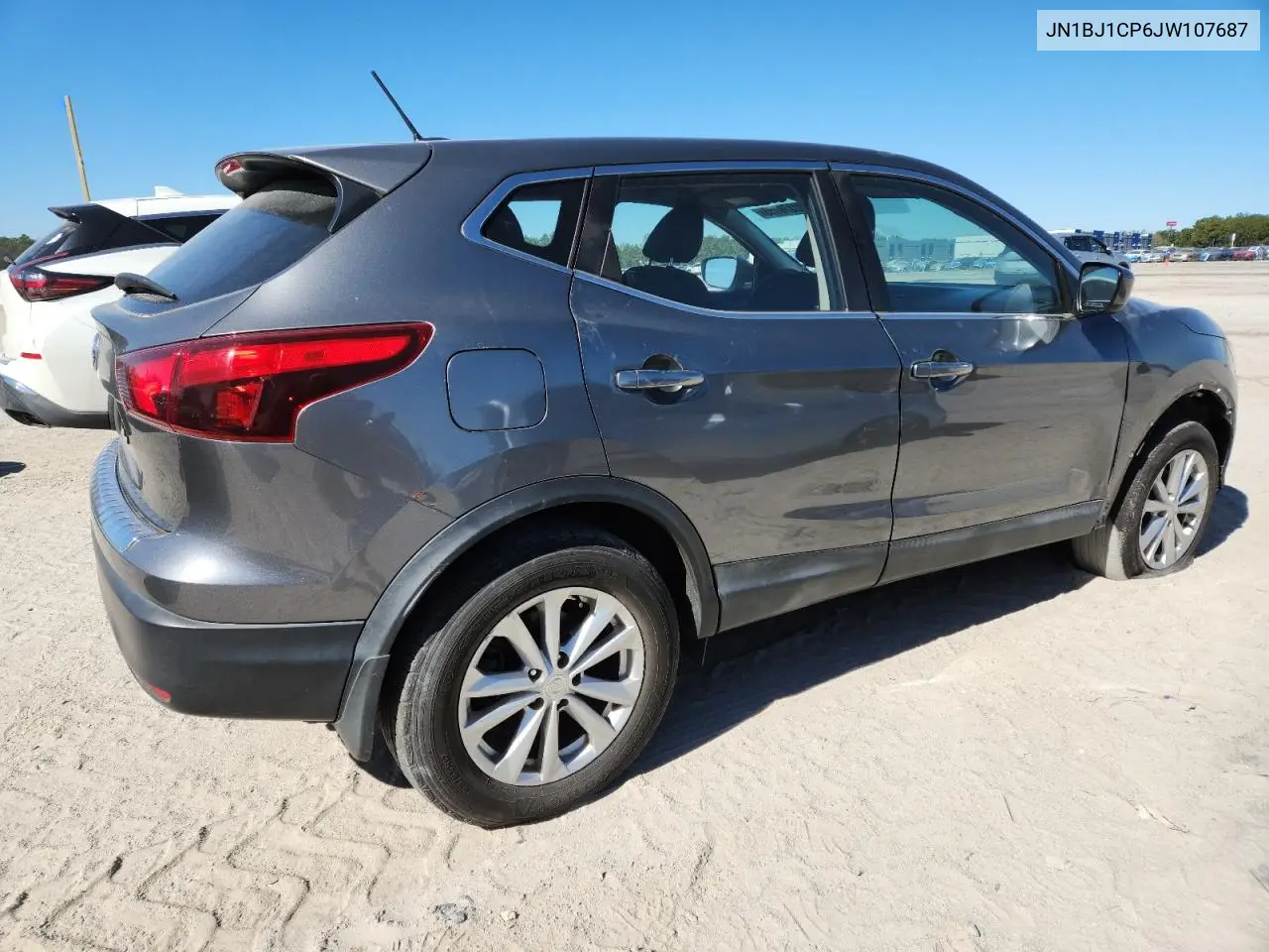JN1BJ1CP6JW107687 2018 Nissan Rogue Sport S