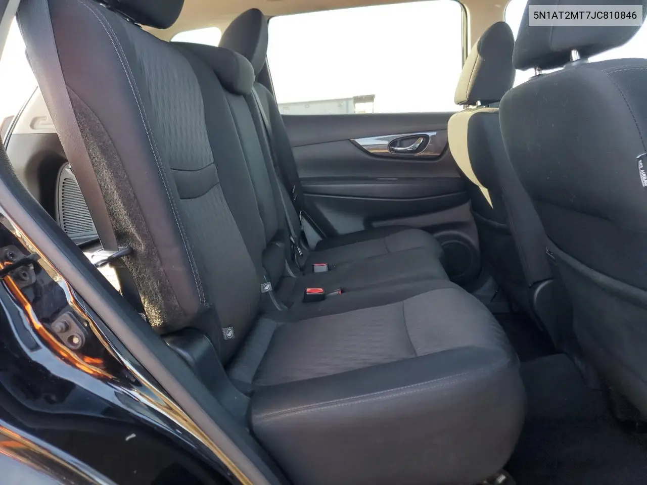5N1AT2MT7JC810846 2018 Nissan Rogue S