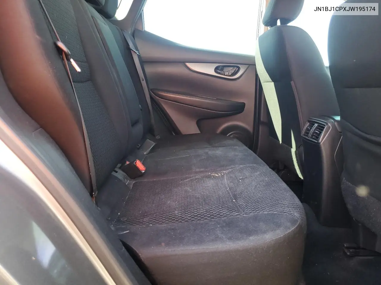 JN1BJ1CPXJW195174 2018 Nissan Rogue Sport S