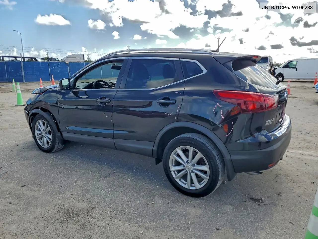 JN1BJ1CP6JW106233 2018 Nissan Rogue Sport S