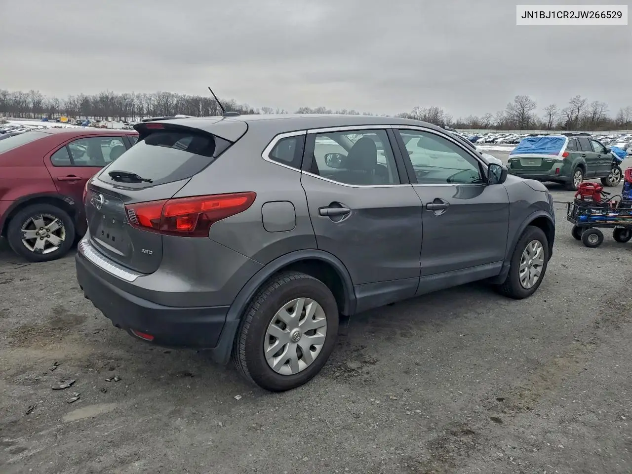 JN1BJ1CR2JW266529 2018 Nissan Rogue Sport S