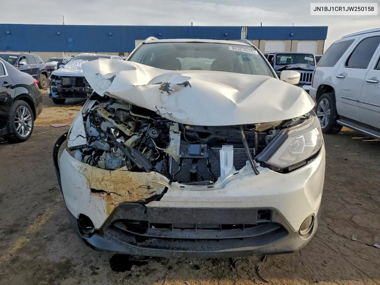 JN1BJ1CR1JW250158 2018 Nissan Rogue Sport S