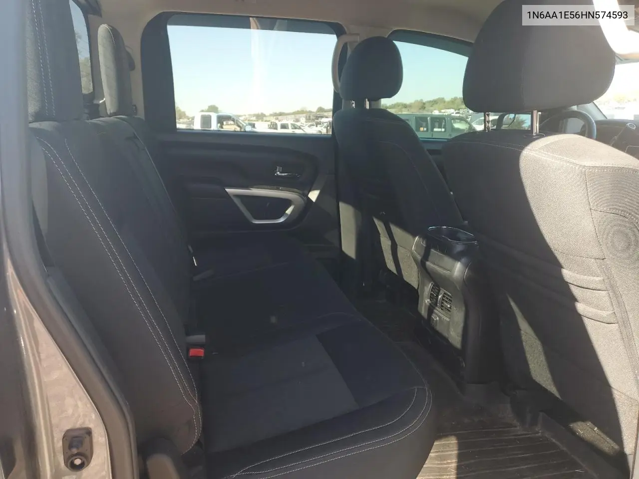 1N6AA1E56HN574593 2017 Nissan Titan Sv