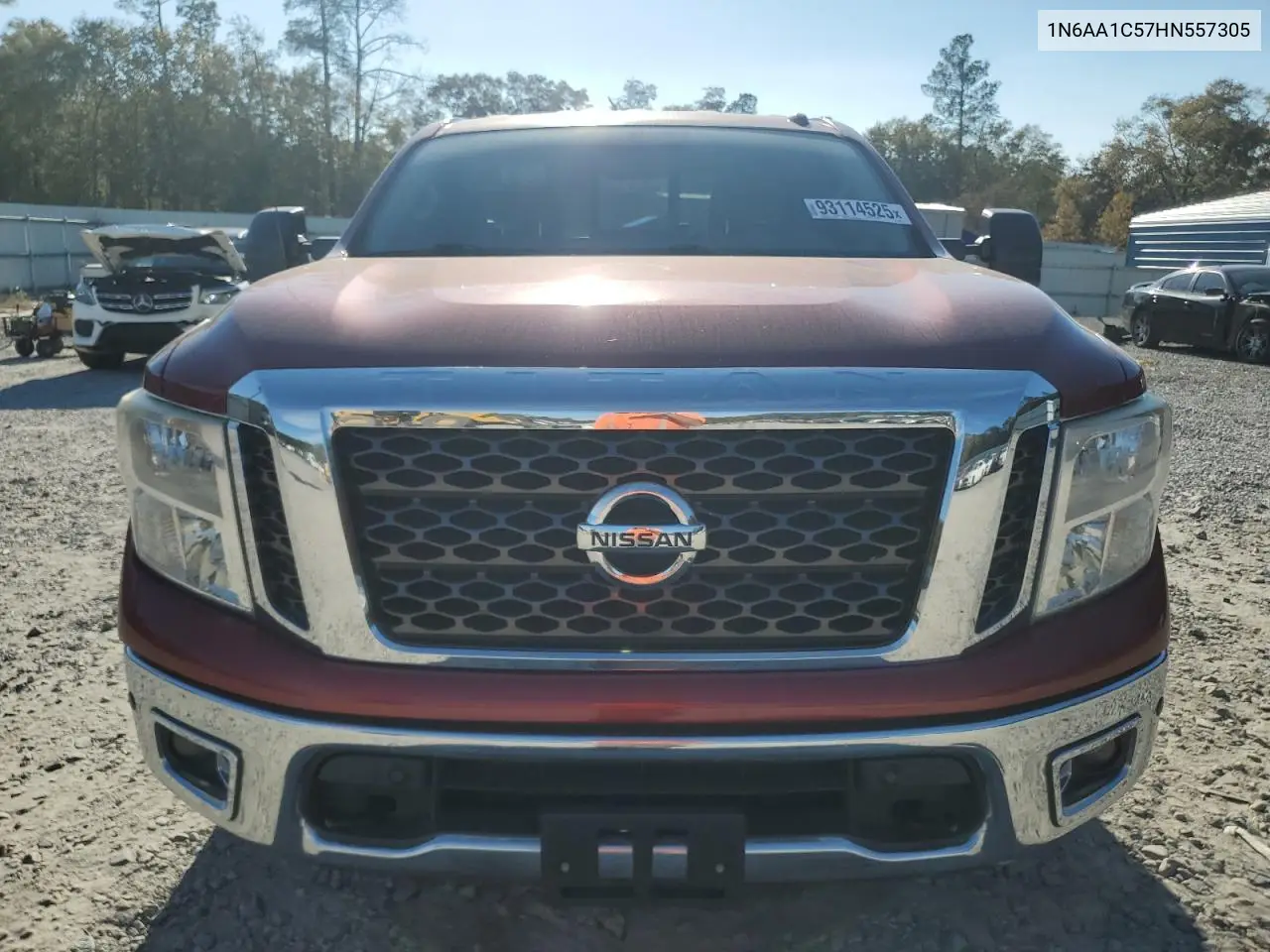 1N6AA1C57HN557305 2017 Nissan Titan Sv