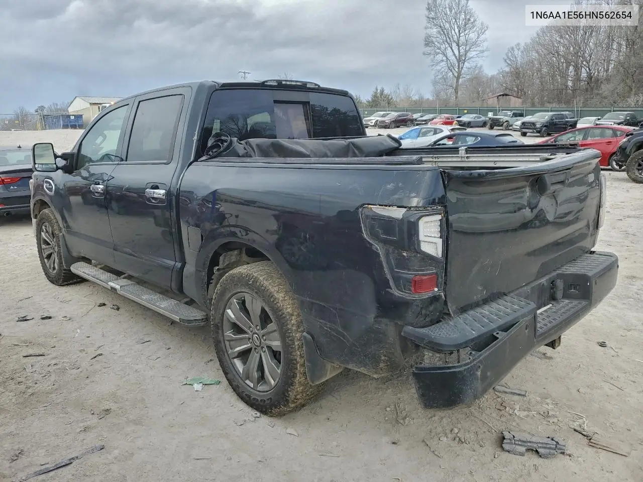 1N6AA1E56HN562654 2017 Nissan Titan Sv