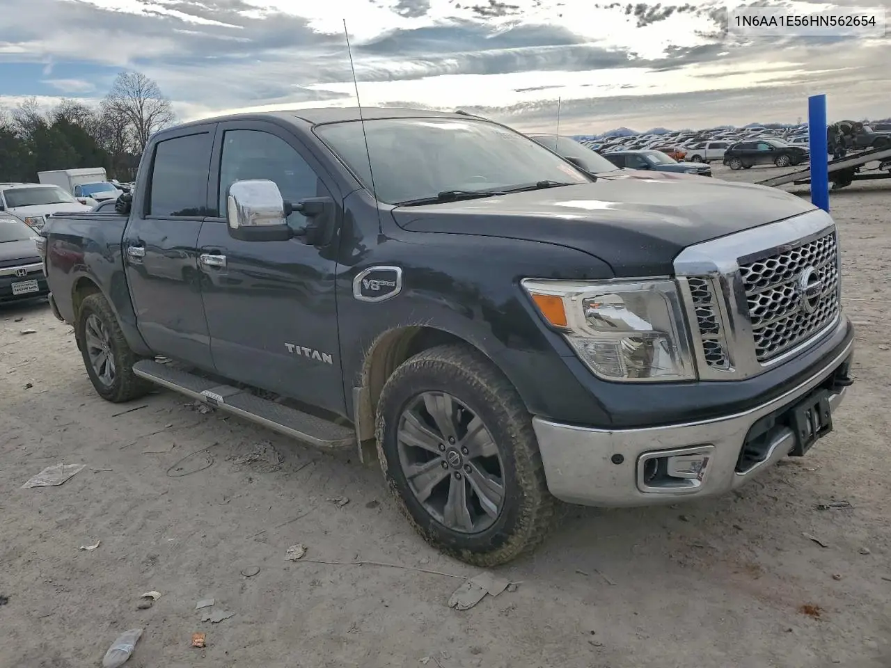1N6AA1E56HN562654 2017 Nissan Titan Sv