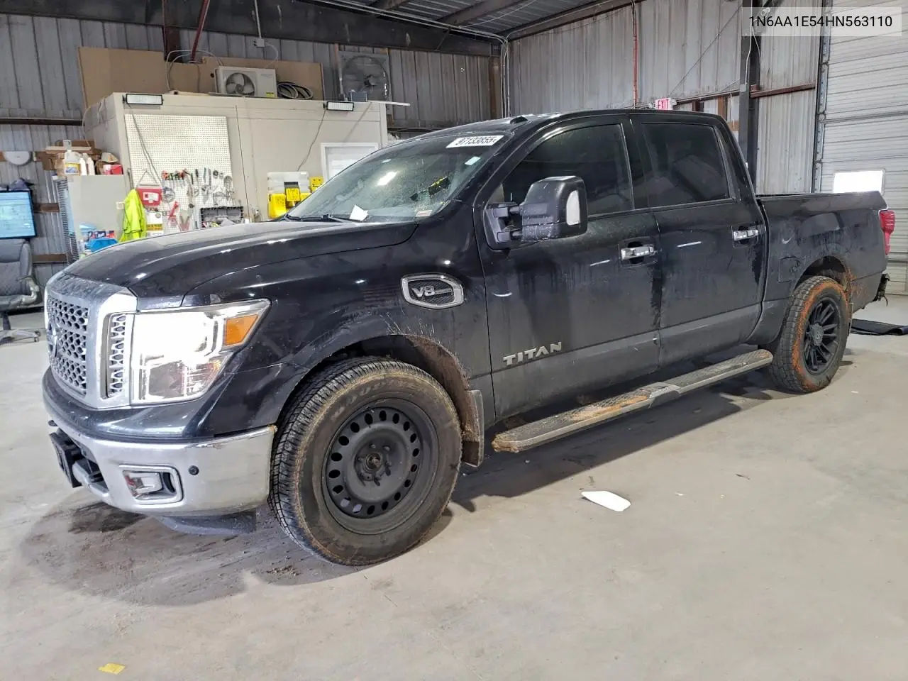 1N6AA1E54HN563110 2017 Nissan Titan Sv