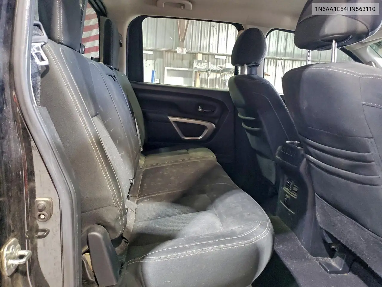 1N6AA1E54HN563110 2017 Nissan Titan Sv