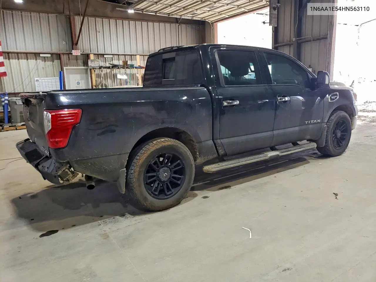 1N6AA1E54HN563110 2017 Nissan Titan Sv