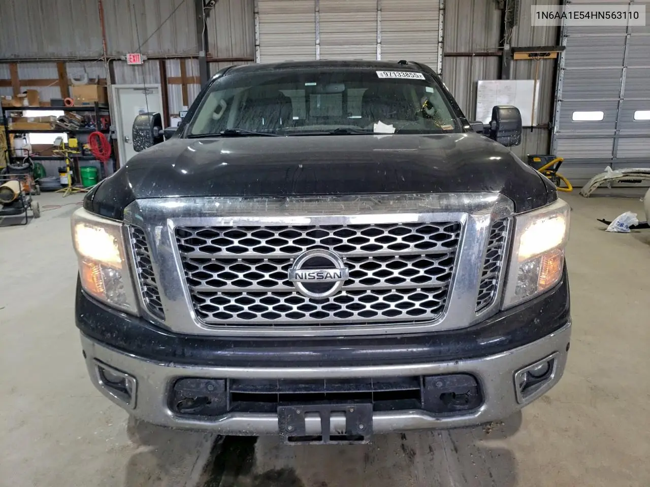 1N6AA1E54HN563110 2017 Nissan Titan Sv