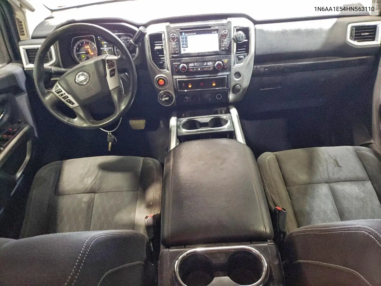 1N6AA1E54HN563110 2017 Nissan Titan Sv