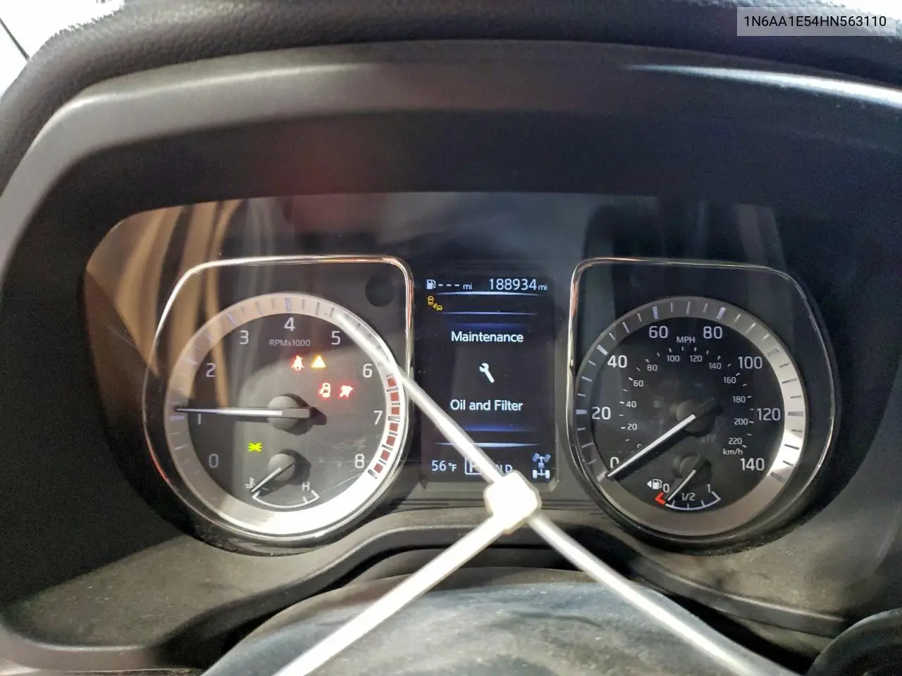 1N6AA1E54HN563110 2017 Nissan Titan Sv