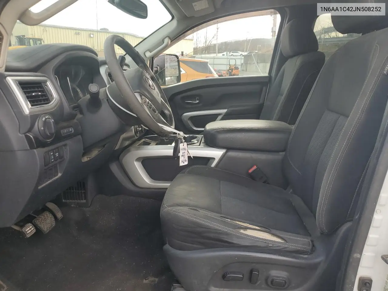 1N6AA1C42JN508252 2018 Nissan Titan Xd Sv