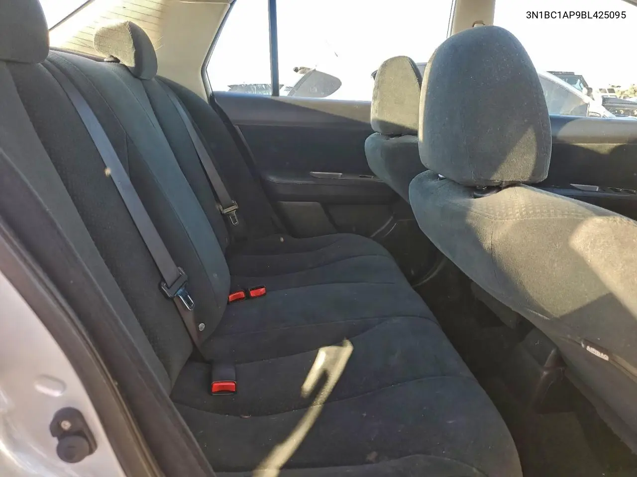 3N1BC1AP9BL425095 2011 Nissan Versa S