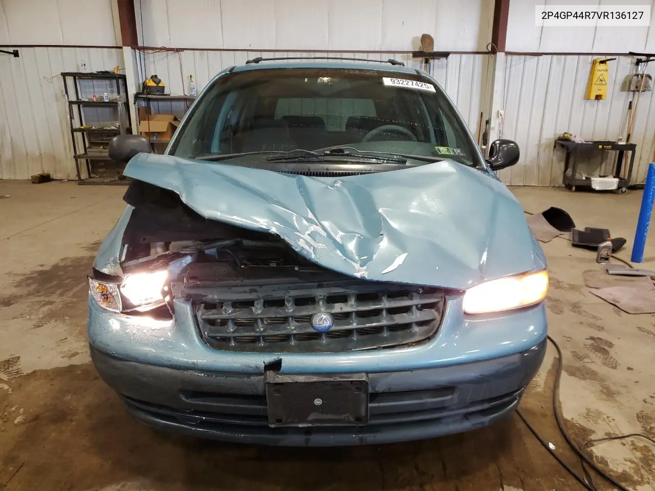 2P4GP44R7VR136127 1997 Plymouth Grand Voyager Se