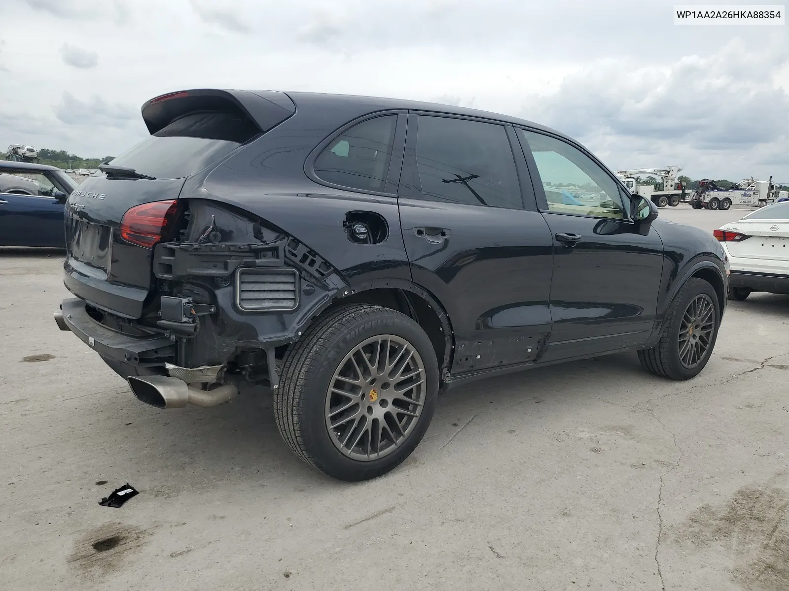 WP1AA2A26HKA88354 2017 Porsche Cayenne