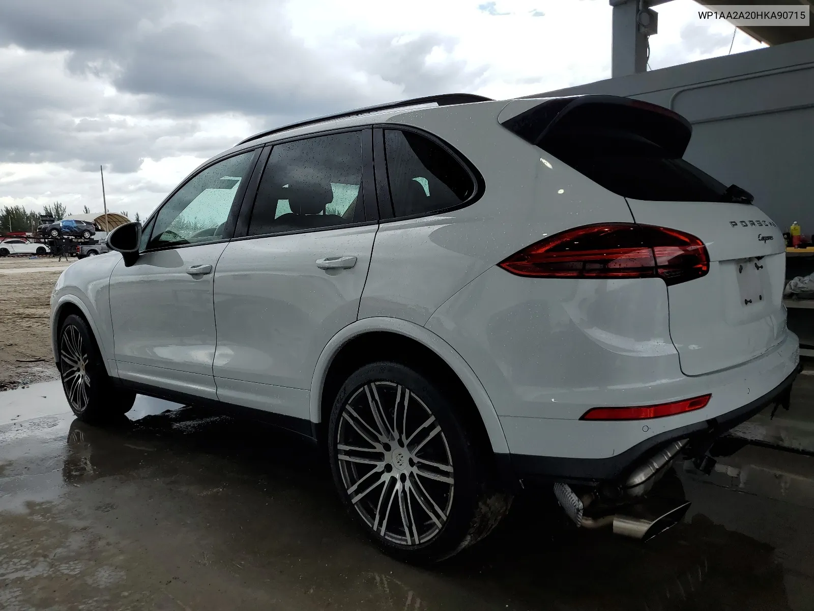 WP1AA2A20HKA90715 2017 Porsche Cayenne