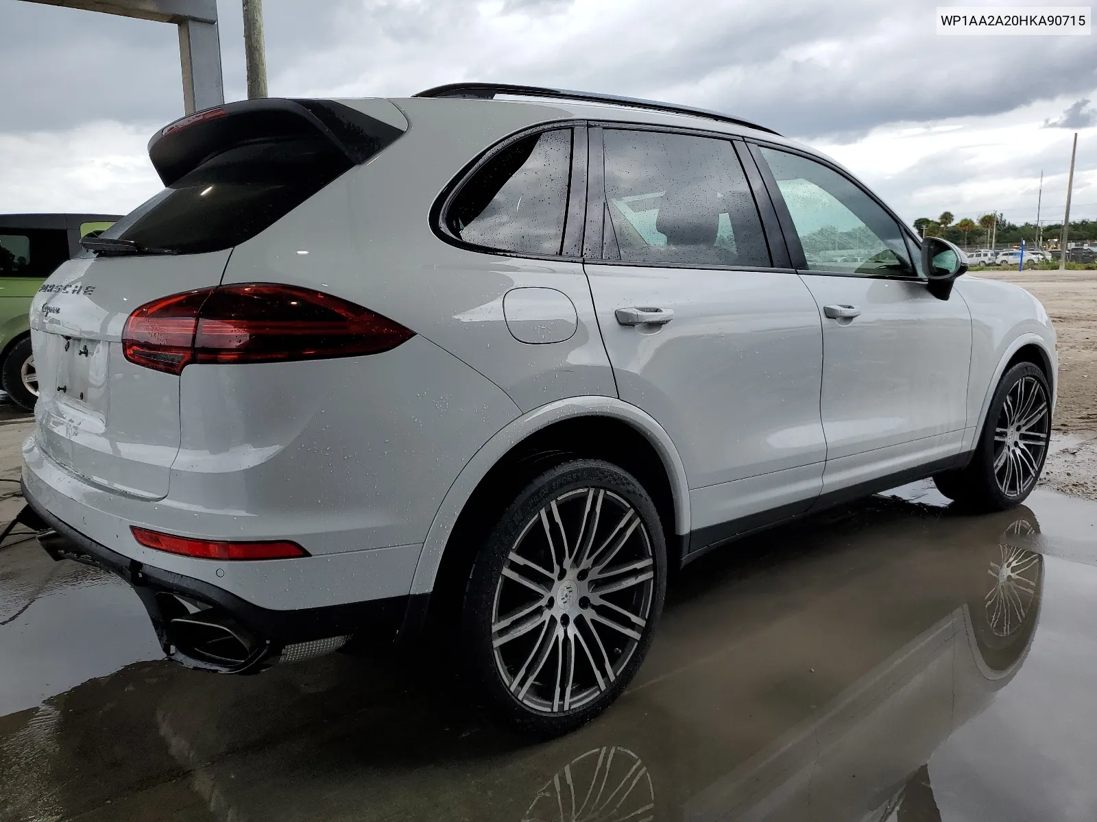 WP1AA2A20HKA90715 2017 Porsche Cayenne