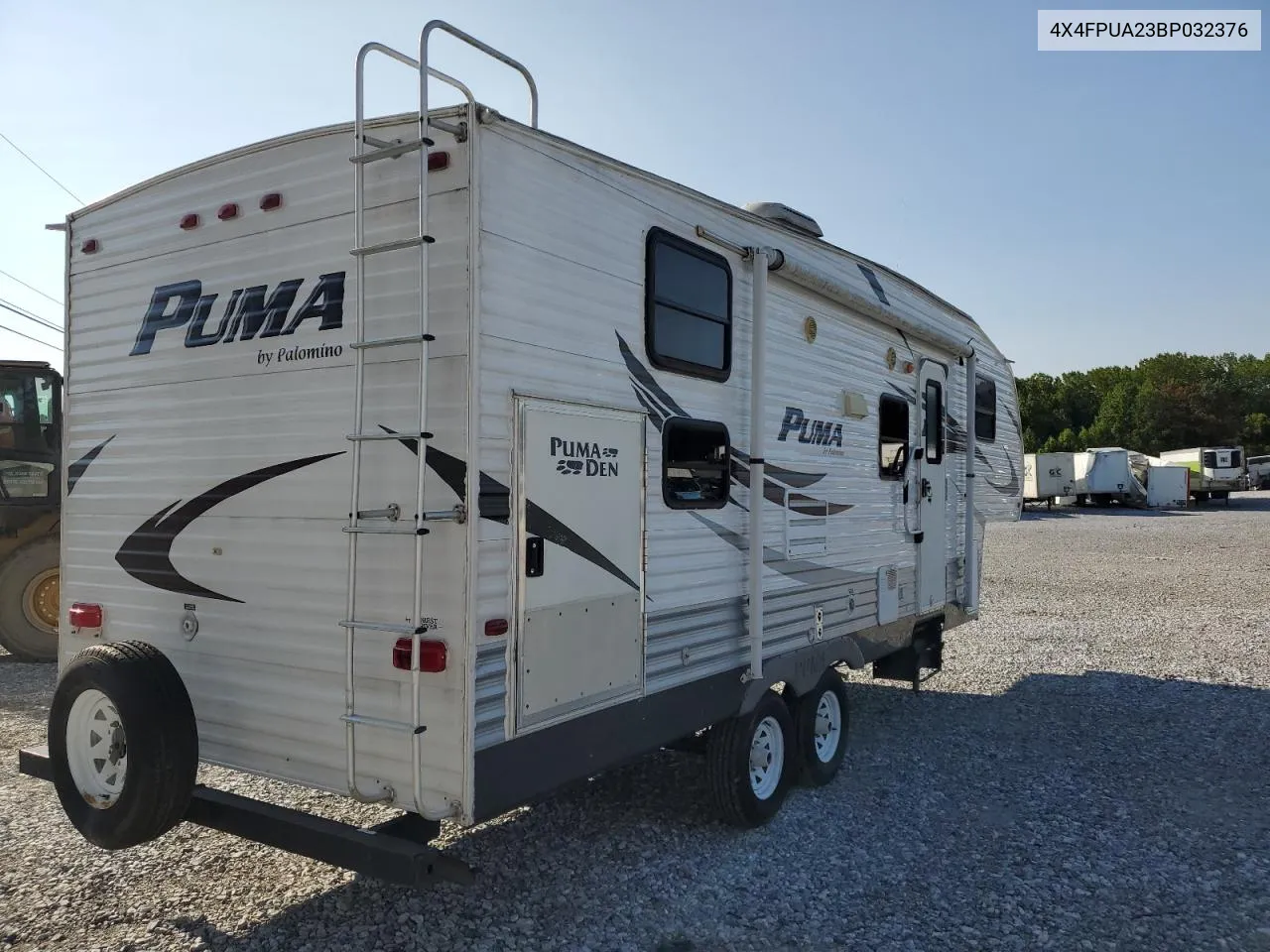 4X4FPUA23BP032376 2011 Puma Trailer