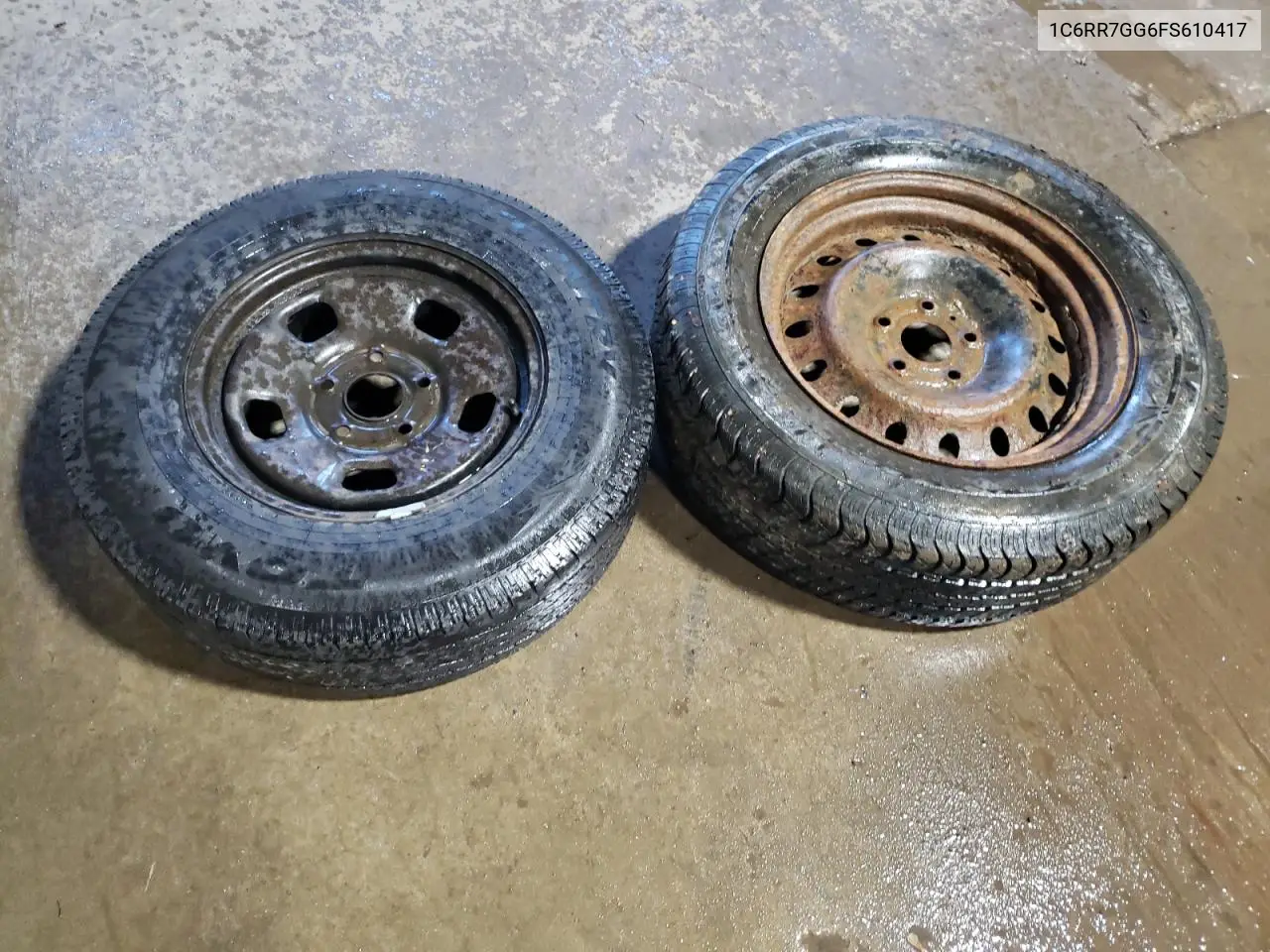 1C6RR7GG6FS610417 2015 Ram 1500 Slt