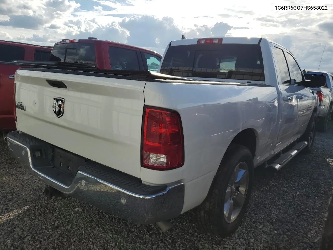 1C6RR6GG7HS658022 2017 Ram 1500 Slt