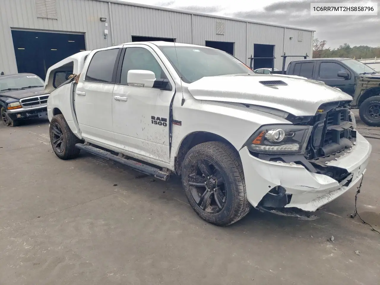 1C6RR7MT2HS858796 2017 Ram 1500 Sport