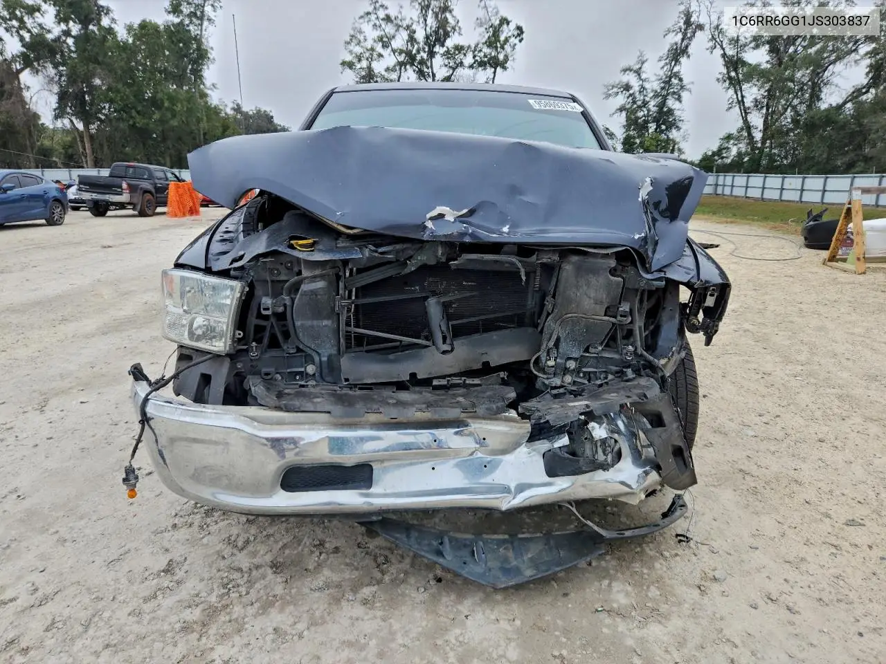 1C6RR6GG1JS303837 2018 Ram 1500 Slt