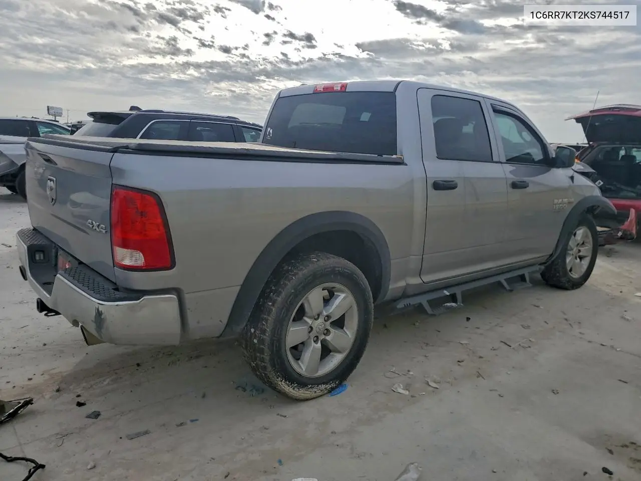 1C6RR7KT2KS744517 2019 Ram 1500 Classic Tradesman